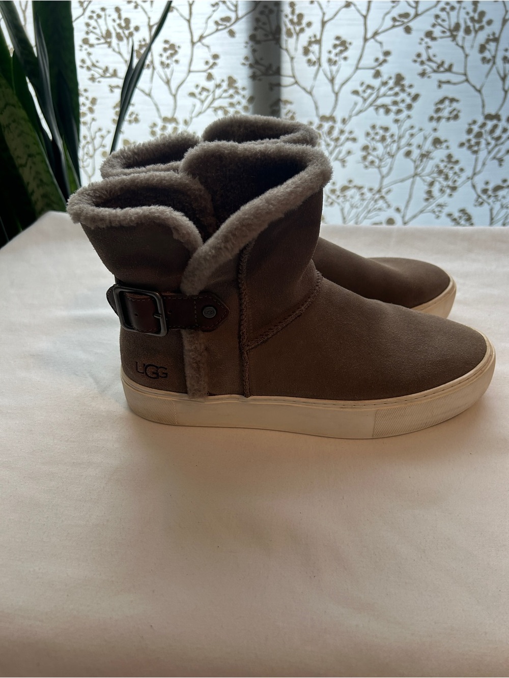 UGG Women 9 Suede Shearling-Lined Ankle Boots
